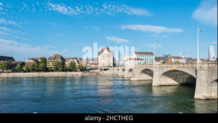 Basler Altstadt mit roten Stein Münster Dom am Rhein, Schweiz Stockfoto