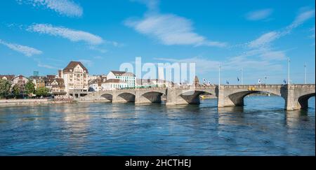Mittlere Brücke über den Rhein, Basel, Schweiz. Stockfoto