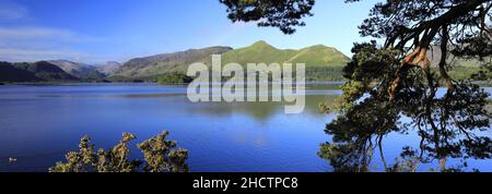 CAT Bells Fell from Friars Crag, Derwentwater, Keswick town, Cumbria, Lake District National Park, England, UK Cat Bells ist eine der 214 Wainwrights Stockfoto