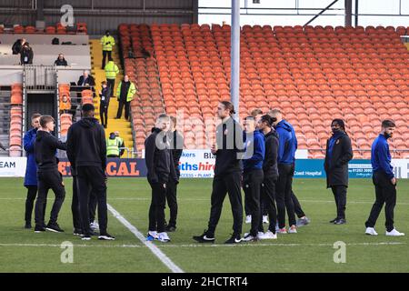 Blackpool, Großbritannien. 01st Januar 2022. Am 1/1/2022 treffen die Zahler von Hull in der Bloomfield Road in Blackpool, Großbritannien, ein. (Foto von Mark Cosgrove/News Images/Sipa USA) Quelle: SIPA USA/Alamy Live News Stockfoto