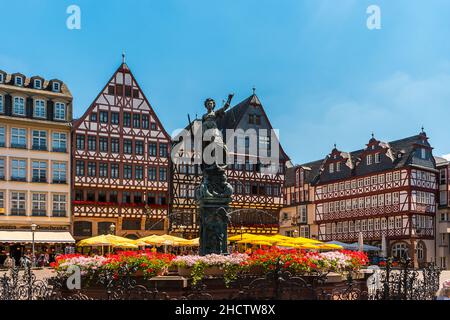 Frankfurt Altstadtplatz romerberg mit Justitia-Statue, Deutschland Stockfoto