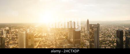Frankfurt am Main Sonnenuntergang Skyline Panorama Stockfoto