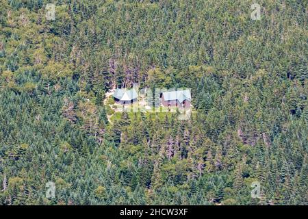 Chornney Pond Ranger Station vom Mount Katahdin's Baxter Summit. Stockfoto