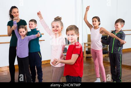 Kinder tanzen Tango Stockfoto