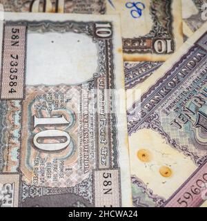 Seltene altindische zehn-Rupien-Währungsnote auf weißem Hintergrund, indische Regierung zehn Rupien alte Banknote indische Währung, alte indische Währungsnote auf t Stockfoto