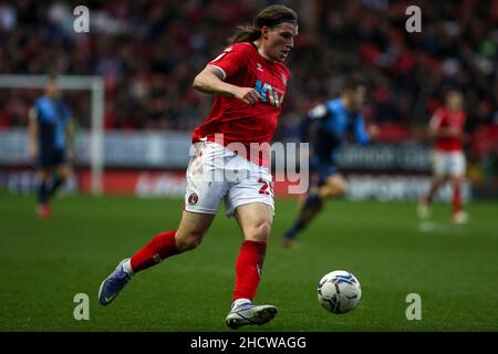 LONDON, GBR. JAN 1st Josh Davison von Charlton Athletic ist am Samstag, den 1st. Januar 2022, beim Spiel der Sky Bet League 1 zwischen Charlton Athletic und Wycombe Wanderers im The Valley, London, am Ball. (Kredit: Tom West | MI News) Kredit: MI Nachrichten & Sport /Alamy Live News Stockfoto