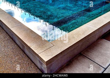 Angles auf einem Zierbecken in einem Park Stockfoto