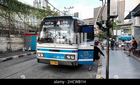 Von Pattaya zum Busbahnhof Bangkok am Ekamai Eastern Bangkok Bus Terminal Sukhumvit Road, Khwaeng Phra Khanong, Khet Khlong Toei in Bangkok Stockfoto