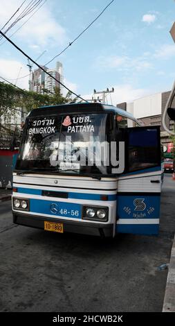 Von Pattaya zum Busbahnhof Bangkok am Ekamai Eastern Bangkok Bus Terminal Sukhumvit Road, Khwaeng Phra Khanong, Khet Khlong Toei in Bangkok Stockfoto