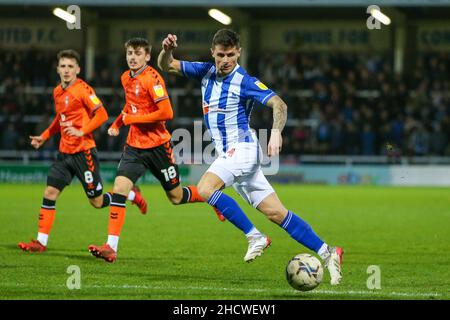 HARTLEPOOL, GROSSBRITANNIEN. JAN 1STHartlepool der United Gavan Holohan in Besitz während des Spiels der Sky Bet League 2 zwischen Hartlepool United und Oldham Athletic am Samstag, dem 1st. Januar 2022, im Victoria Park, Hartlepool. (Kredit: Michael Driver | MI Nachrichten) Kredit: MI Nachrichten & Sport /Alamy Live Nachrichten Stockfoto