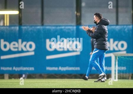 1st. Januar 2022: Ciutat Esportiva Joan Gamper, Barcelona, Spanien; FC Barcelona Pressekonferenz und Trainingseinheiten: Xavi Hernandez Cheftrainer während der Trainingseinheit des FC Barcelona vor der La Liga Match Runde 19 in Ciutat Esportiva Joan Gamper. Stockfoto