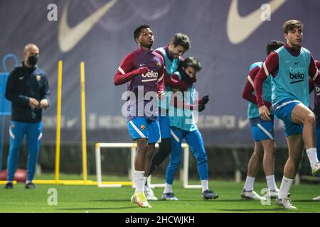 1st. Januar 2022: Ciutat Esportiva Joan Gamper, Barcelona, Spanien; FC Barcelona Pressekonferenz und Trainingseinheiten: Ansu Fati während der FC Barcelona Trainingseinheit vor La Liga Match Runde 19 in Ciutat Esportiva Joan Gamper. Stockfoto