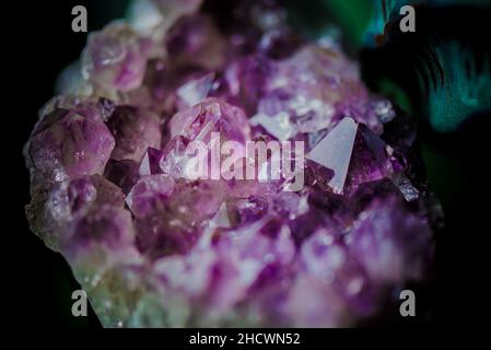 Amethyst ist eine violette Quarzsorte. Stockfoto