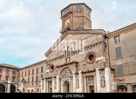 Westfront der Kathedrale von Reggio Emilia in der Emilia Romagna, Italien. Stockfoto