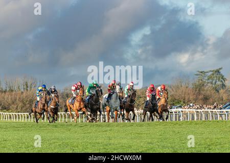 Die Starter bestellen und gehen beim Rennen 5th in Wincanton am zweiten Weihnachtsfeiertag 2021 weg Stockfoto