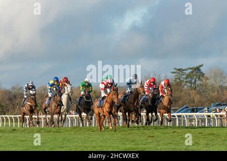 Die Starter bestellen und gehen beim Rennen 5th in Wincanton am zweiten Weihnachtsfeiertag 2021 weg Stockfoto