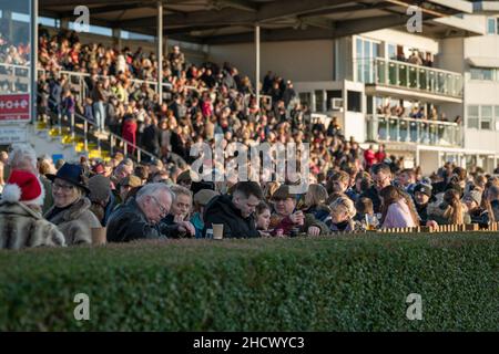 Massen in Wincanton für den Boxing Day Racing 2021 Stockfoto