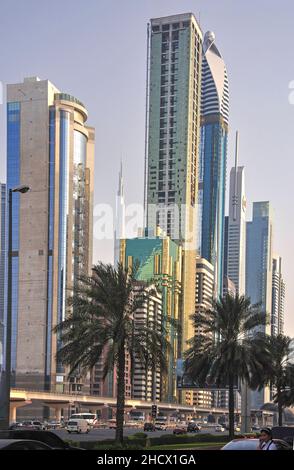 Wolkenkratzer an der Sheikh Zayed Road, Downtown Dubai, Dubai, Vereinigte Arabische Emirate Stockfoto