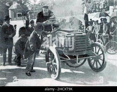 René de Knyff, vainqueur du Circuit du Sud-Ouest en février 1900 sur Panhard. Stockfoto