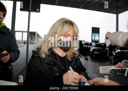 Bonnie Tyler bei der Abreise am Flughafen Berlin Brandenburg „Willy Brandt“. Berlin, 01.01.2022 Stockfoto