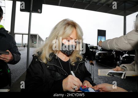 Bonnie Tyler bei der Abreise am Flughafen Berlin Brandenburg „Willy Brandt“. Berlin, 01.01.2022 Stockfoto