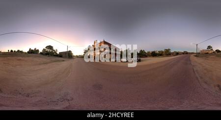 360 Grad Panorama Ansicht von Sonnenuntergang über dem Imperial Hotel in der Goldgräberstadt Ravenswood Queensland Australia