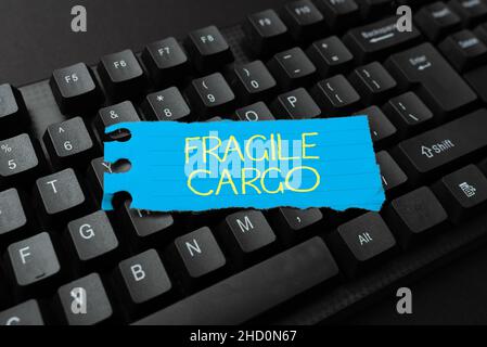 Inspiration zeigt Schild Fragile Cargo. Geschäftsansatz zerbrechlicher Griff mit Care Bubble Wrap Glas Gefahrgut Abstract Recording List of Stockfoto