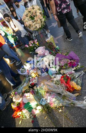 Los Angeles, California, USA 1st. Januar 2022 die Schauspielerin Betty White's Hollywood Walk of Fame Star Memorial, nachdem sie am 31. Dezember 2021 in Los Angeles, Kalifornien, USA, verstorben war. Foto von Barry King/Alamy Live News Stockfoto