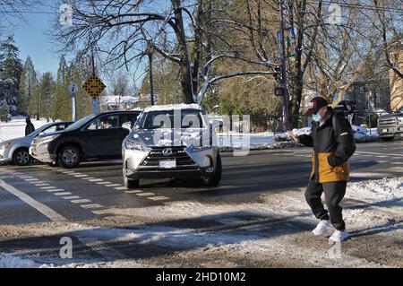 Stadtarbeiter räumen Schnee in Vancouver Stockfoto