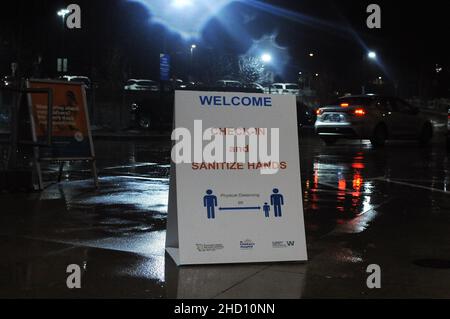 COVID - 19 Schild vor dem BC Children's Hospital in Vancouver, BC, Kanada. Stockfoto