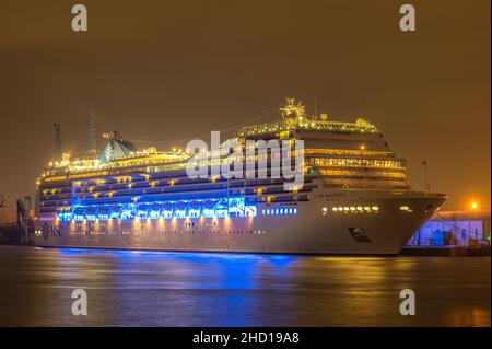 Die Cruiseship MSC MAGNIFICA vertäut bei SWT im Hamburger Hafen Stockfoto