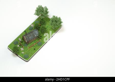 3D Rendering isometrisches Dorfhaus mit grünen Bäumen und Gras Stockfoto
