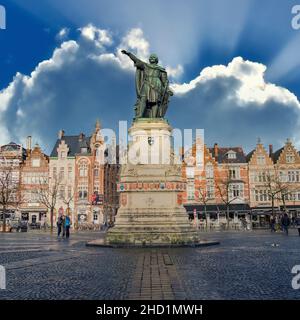 Gent, Belgien - Februar 2018: Statue von Jacob van Artevelde auf dem Vrijdagmarkt. Er ist bekannt als der Weise Mann und der Brauer von Gent, war ein F Stockfoto