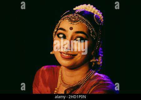 Junge Bharatnatyam-Tänzerin Stockfoto