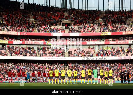 Spieler und Fans beobachten im Rahmen des Gedenktages eine Schweigeminute - Arsenal gegen Watford, Premier League, Emirates Stadium, London, Großbritannien - 7th. November 2021 nur zur redaktionellen Verwendung - es gelten die Einschränkungen von DataCo Stockfoto