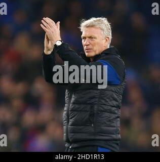 LONDON, Großbritannien, 01. JANUAR: West Ham United Manager David Moyes klatscht nach der Premier League zwischen Crystal Palace und West Ham united die Fans Stockfoto