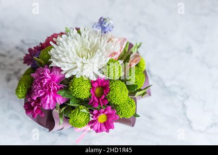 Bouquet von abwechslungsreichen Blumen in verschiedenen Farben Stockfoto