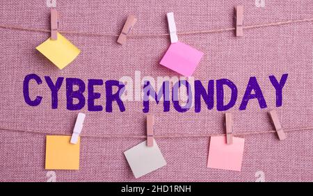 Konzeptdarstellung Cyber Monday. Geschäftsidee ein Tag, an dem E-Commerce-Websites bieten einen besonderen Deal für Käufer auffällig Schule Bürobedarf, Lehre Stockfoto