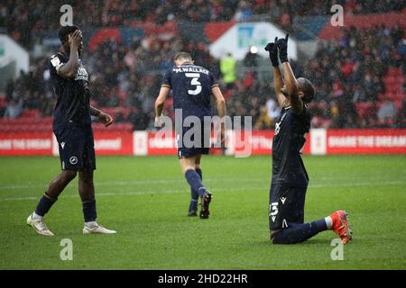 BRISTOL, GROSSBRITANNIEN. JAN 2nd Benik Afobe von Millwall feiert, nachdem er am Sonntag, 2nd. Januar 2022, beim Sky Bet Championship-Spiel zwischen Bristol City und Millwall im Ashton Gate, Bristol, eine Strafe von 1-2 Punkten erzielt hat. (Kredit: Kieran Riley | MI Nachrichten) Kredit: MI Nachrichten & Sport /Alamy Live Nachrichten Stockfoto