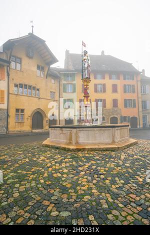 Le Landeron Stadt. Lange befestigte Marktstadt, zwischen 1325 und 1344 von Rudolf IV. Von Neuchâtel erbaut. Kanton Neuchâtel, Schweiz. Stockfoto