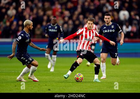 Brentfords Mathias Jensen in Aktion während des Spiels der Premier League im Brentford Community Stadium, London. Bilddatum: Sonntag, 2. Januar 2022. Stockfoto