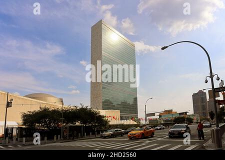 Hauptsitz der Vereinten Nationen in New York, seit 1952 offizieller Sitz der Vereinten Nationen. New, York, NY, USA - September 2015 Stockfoto