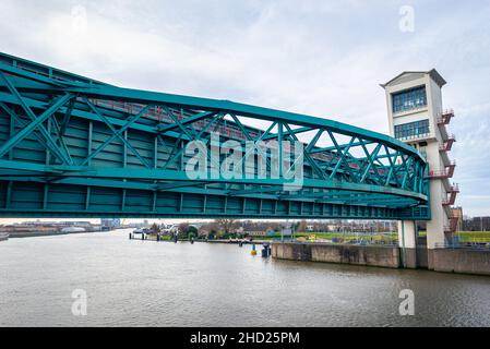 Sturmflutwehr im Fluss Hollandsche IJssel, Teil der berühmten niederländischen Delta Werke. Stockfoto