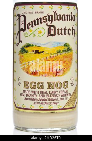 IRVINE, KALIFORNIEN - 1. JAN 2022: Eine Flasche Pennsylvania Dutch Egg Nog mit Rum, Brandy und Blended Whiskey. Stockfoto