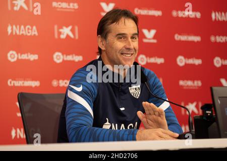 Sevilla, Spanien. 02nd Januar 2022. Julen Lopetegui, Manager des FC Sevilla, bei der Pressekonferenz vor dem Spiel der LaLiga Santander zwischen dem FC Sevilla und dem FC Cádiz in Sevilla. (Foto: Mario Diaz Rasero Kredit: Gonzales Foto/Alamy Live News Stockfoto