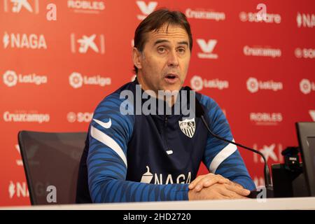 Sevilla, Spanien. 02nd Januar 2022. Julen Lopetegui, Manager des FC Sevilla, bei der Pressekonferenz vor dem Spiel der LaLiga Santander zwischen dem FC Sevilla und dem FC Cádiz in Sevilla. (Foto: Mario Diaz Rasero Kredit: Gonzales Foto/Alamy Live News Stockfoto