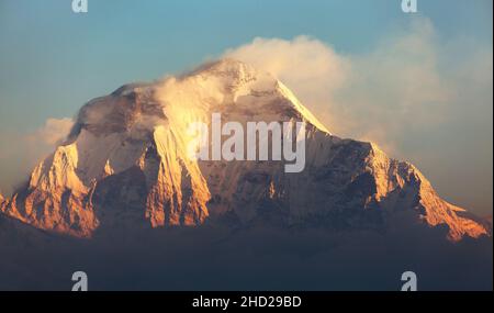 Morgen Panoramablick auf den Berg Dhaulagiri vom Aussichtspunkt Poon Hill, Nepa Stockfoto