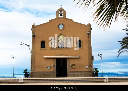 Ermita (Kapelle) de Nuestra Señora del Carmen. Isla Plana, in der Nähe von Puerto de Mazarrón, Murcia, Spanien Stockfoto