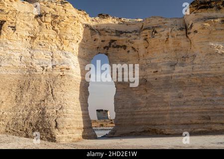 Oakley, Kansas - Monument Rocks, auch bekannt als Chalk Pyramids, eine Niobrara-Kreide-Formation auf den Ebenen im Westen von Kansas. Die Nester von Klippenschwalben Stockfoto