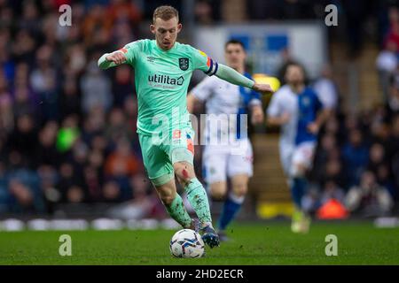 Lewis O'Brien von Huddersfield Town während des Spiels der EFL Sky Bet Championship zwischen Blackburn Rovers und Huddersfield Town im Ewood Park, Blackburn, England, am 2. Januar 2022. Foto von Mike Morese.nur zur redaktionellen Verwendung, Lizenz für kommerzielle Nutzung erforderlich. Keine Verwendung bei Wetten, Spielen oder Veröffentlichungen einzelner Clubs/Vereine/Spieler. Kredit: UK Sports Pics Ltd/Alamy Live Nachrichten Stockfoto